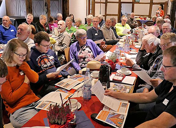 Beim Tourenleitertreffen in Sendenhorst wurde lebhaft gesungen.