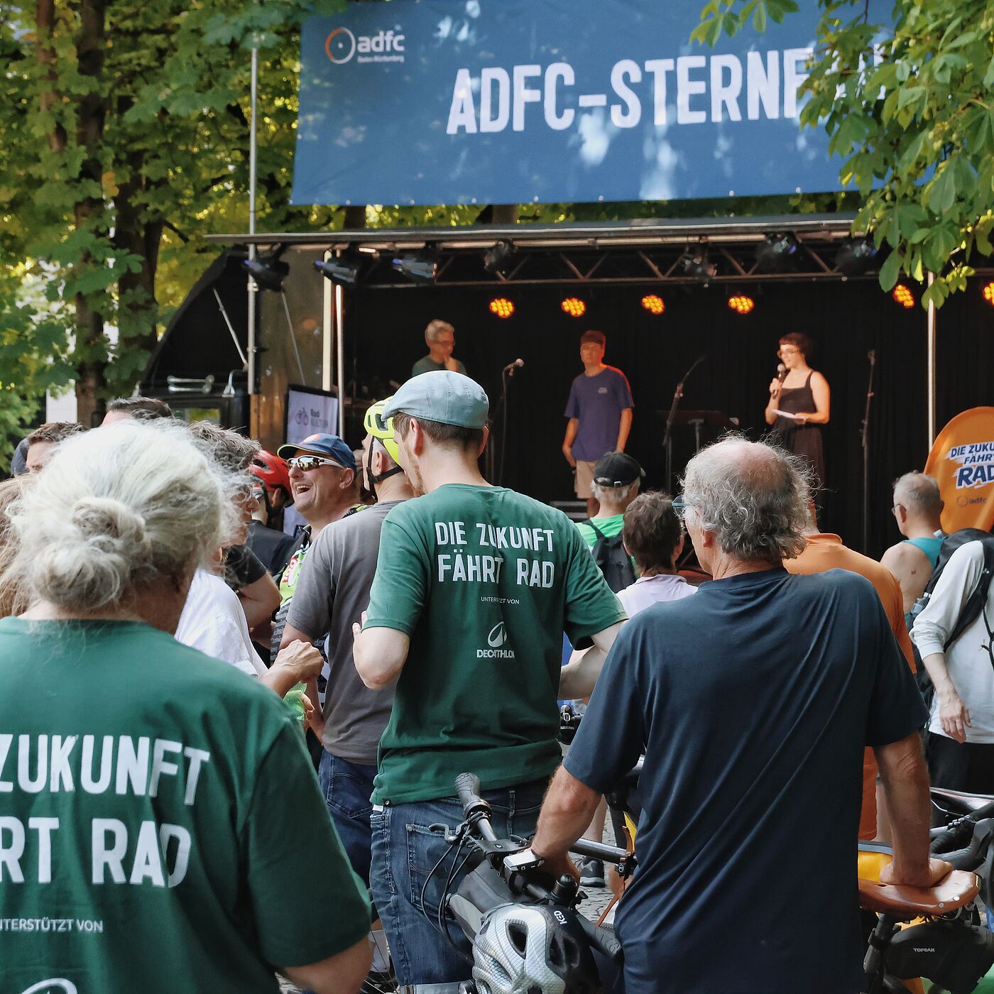 Bühnenprogramm am Karlsplatz