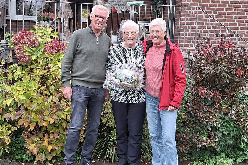 Bärbel und Bernd mit dem Geburtstagskind