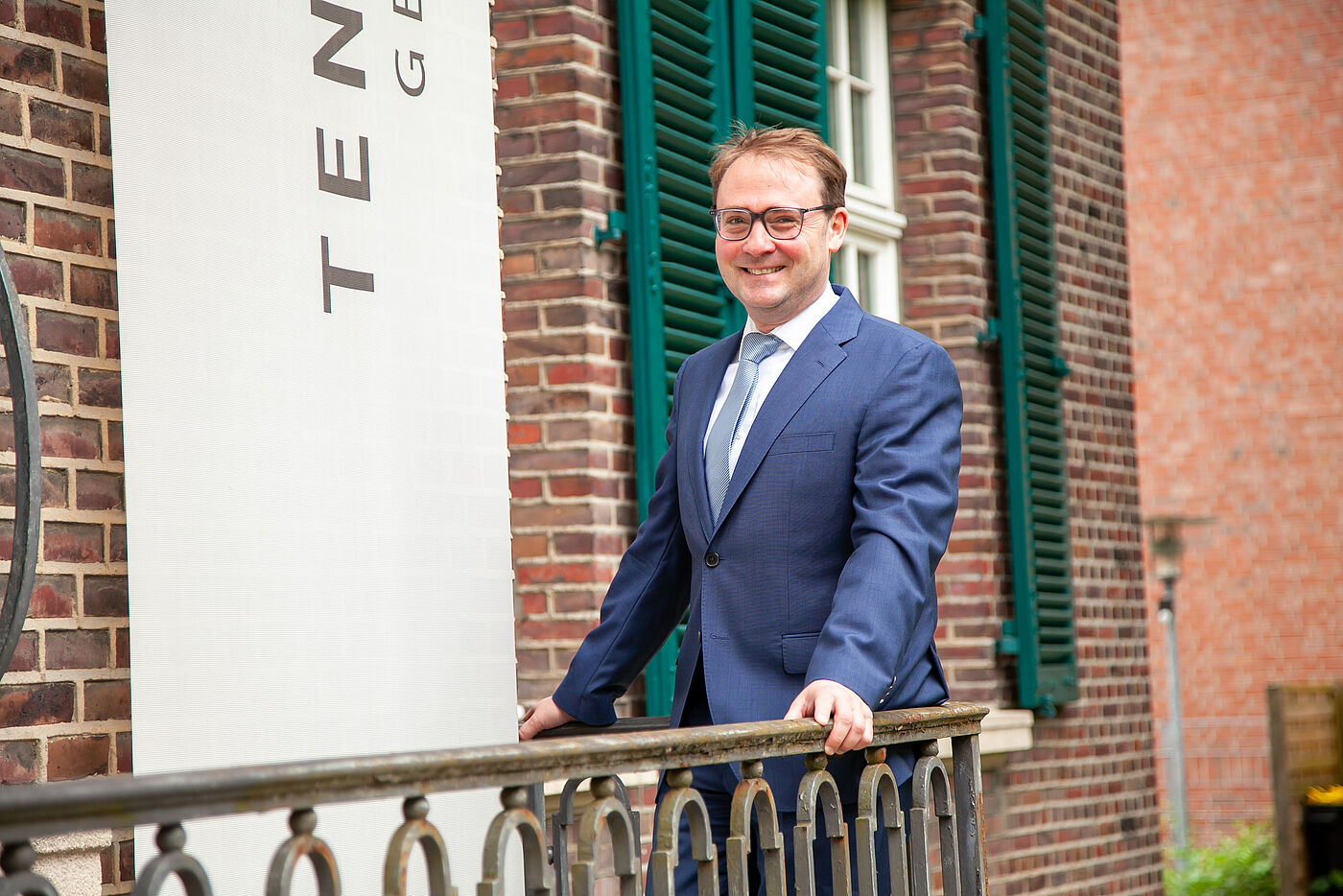 Stefan Querl vor der Villa ten Hompel