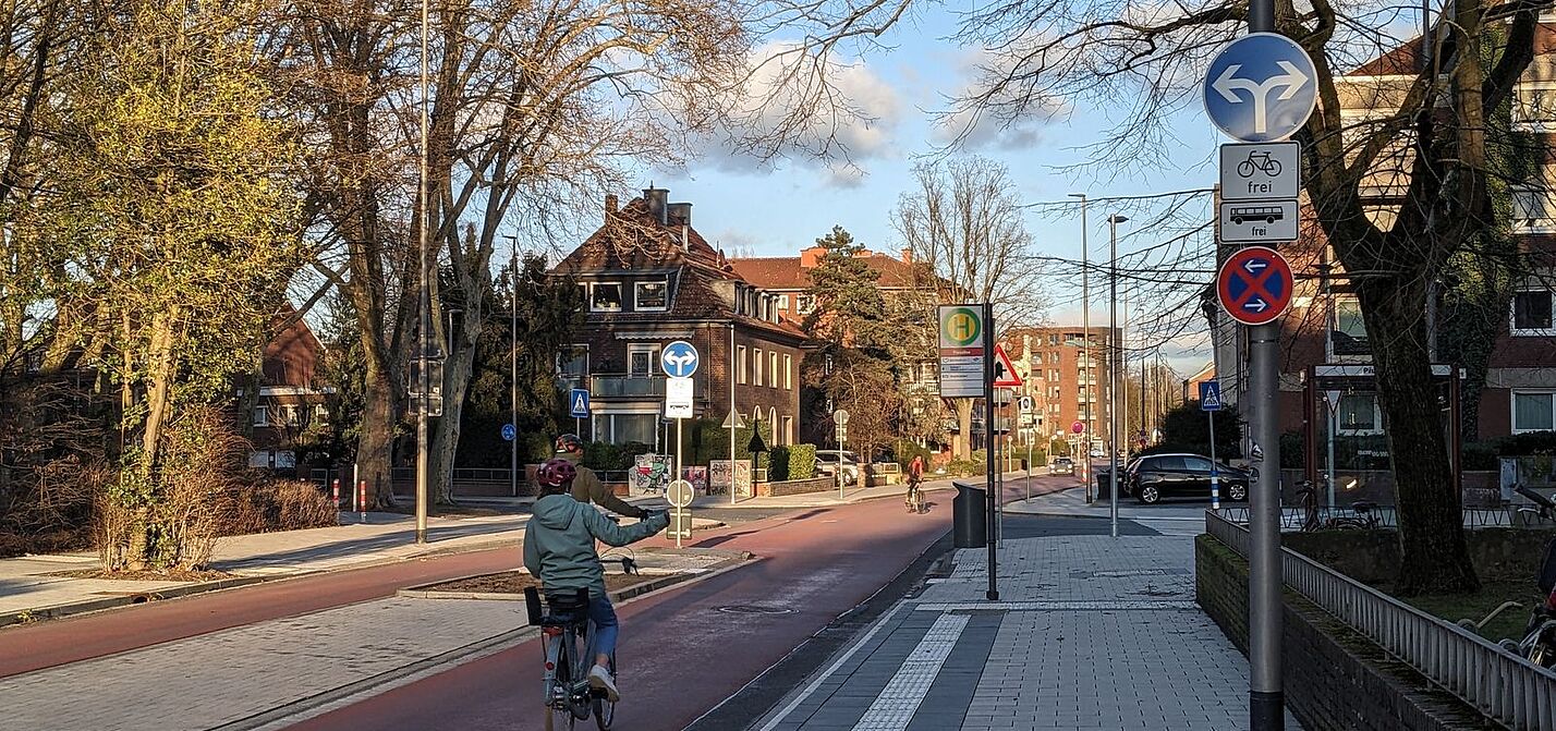 Komfortables Radfahren auf dem Bohlweg Radfahren auf dem Bohlweg