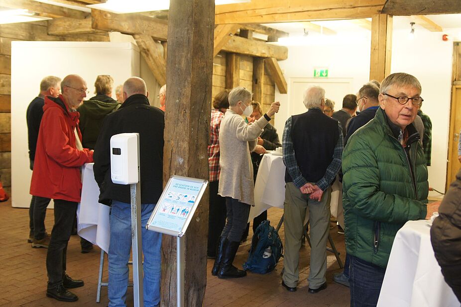 Intensiver Austausch schon beim Eintreffen der Tourenleiter*innen Intensiver Austausch schon beim Eintreffen der Tourenleiter*innen