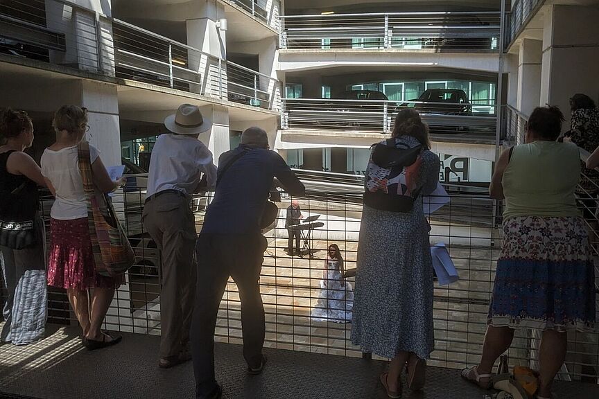 Andachtsvolle Ruhe im Atrium des Parkhauses Engelenschanze Andachtsvolle Ruhe im Atrium des Parkhauses Engelenschanze