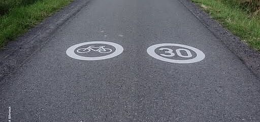 Neue Piktogramme machen es jetzt den Vorrang des Radverkehrs deutlich 