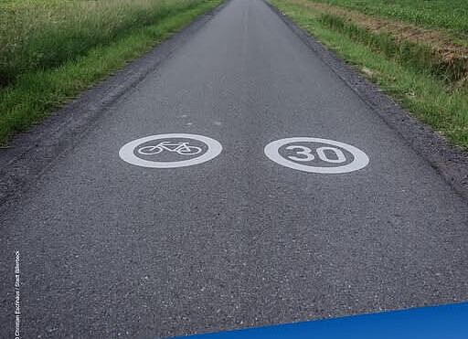 Neue Piktogramme machen es jetzt den Vorrang des Radverkehrs deutlich 
