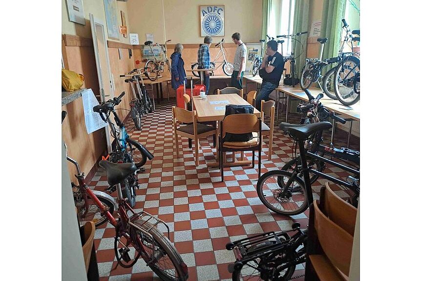 Klapp- und Faltradausstellung 01.06.20224, Foto Elmar Post Klapp- und Faltradausstellung im Clubraum der ADFC-Geschäftsstelle in Münster zum Tag des Fahrrades am 03.06.2024. Zusehen sind unterschiedliche Klapp- u. Falträder von ca. 1970 bis 2024. Die Fahrräder stammen alle aus Privatbesitz.