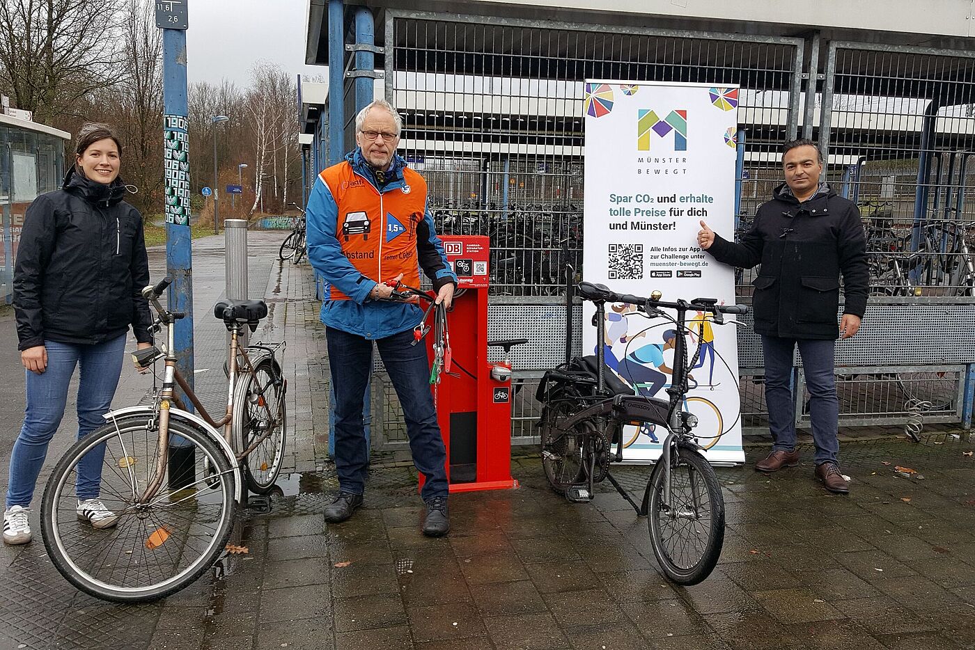 Katharina Thomalla (Stadt_Münster), Peter Wolter (ADFC) und Metin Sönmez (Bahnhofsmanagement Münster)