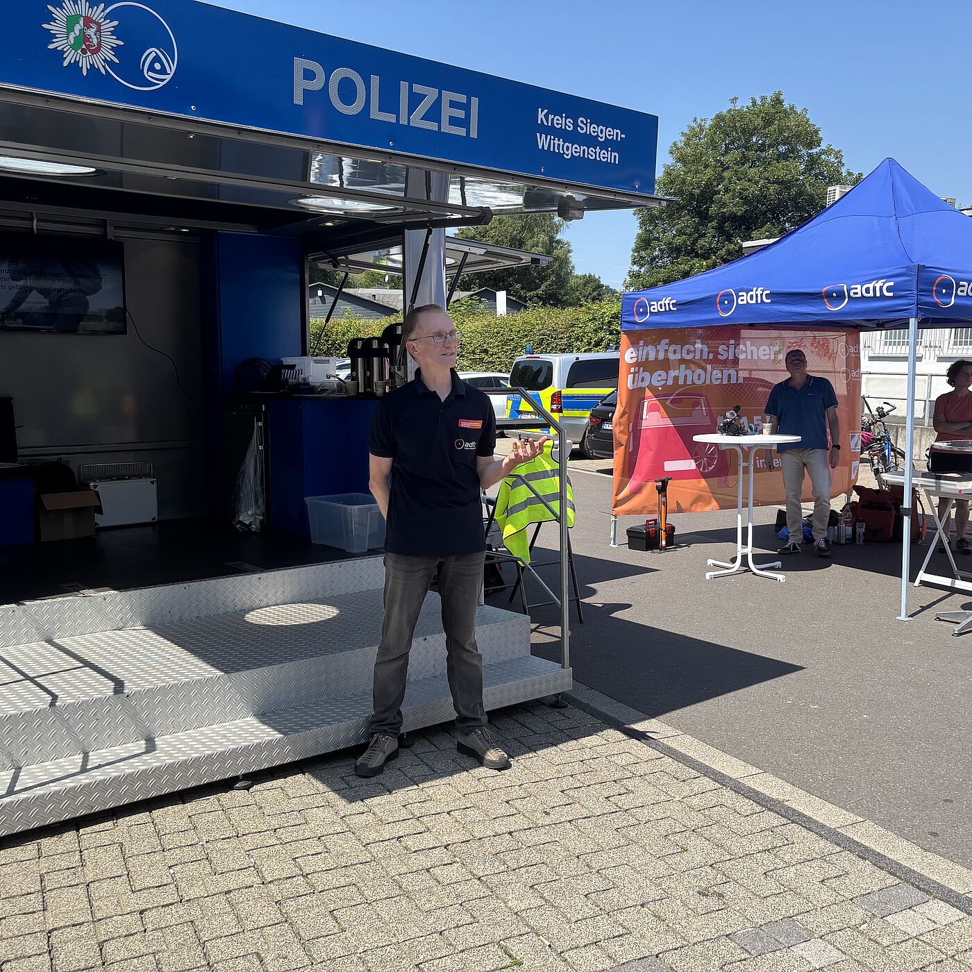 Jens Kremer, ADFC Siegen-Wittgenstein, spricht Jens Kremer, Vorsitzender des ADFC Siegen-Wittgenstein, erläutert die lokale Situation der Radverkehrssicherheit in Siegen.